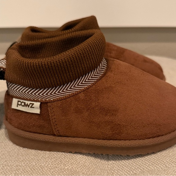 NWT PAWZ brown slippers size 9/10 (3-4 years) - Picture 2 of 8